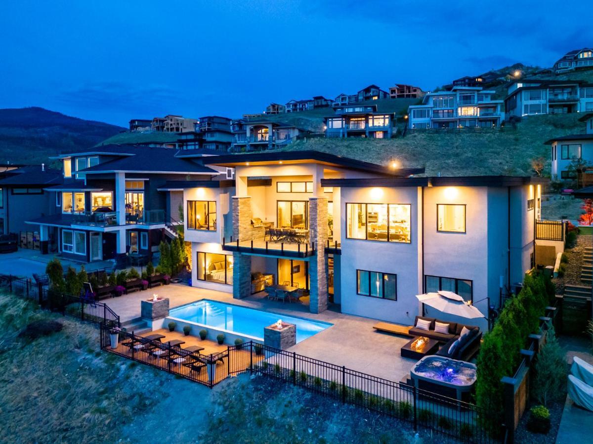 Newly Modern House W/ Urban Landscape Of Kelowna!！ Villa Exteriör bild