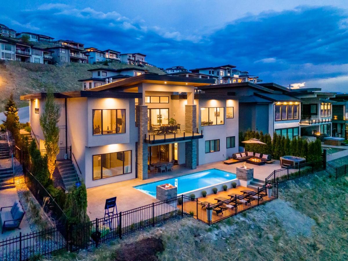 Newly Modern House W/ Urban Landscape Of Kelowna!！ Villa Exteriör bild