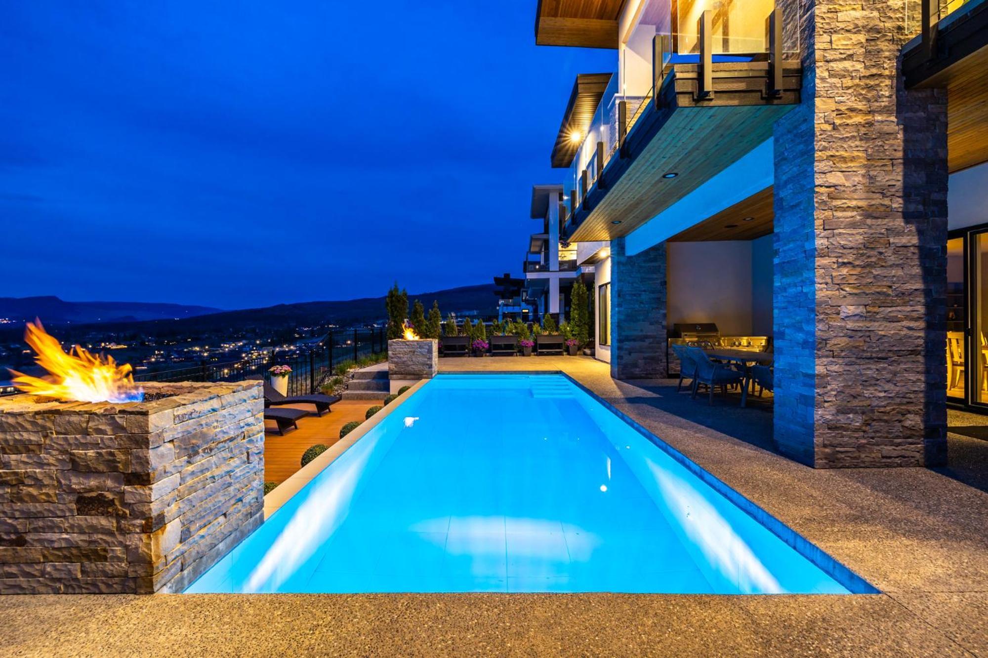 Newly Modern House W/ Urban Landscape Of Kelowna!！ Villa Exteriör bild